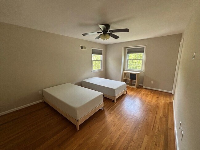 Foto del edificio - 12116 Little Creek Dr