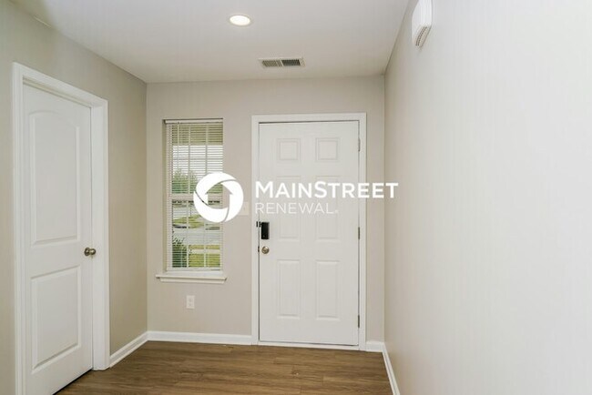 Building Photo - 3 Bedroom Pet-Friendly Home in LOUISVILLE, KY with Main Street Renewal