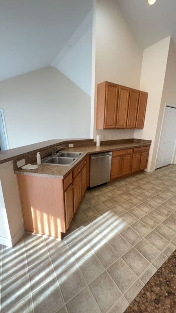 Building Photo - Woodbury 3 BD, 2BA home