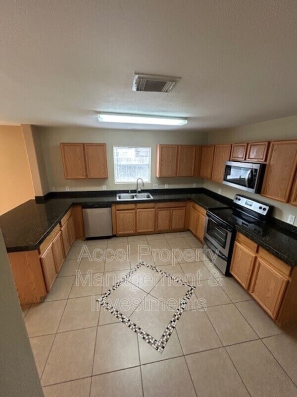 Building Photo - 6318 N 19th Ln