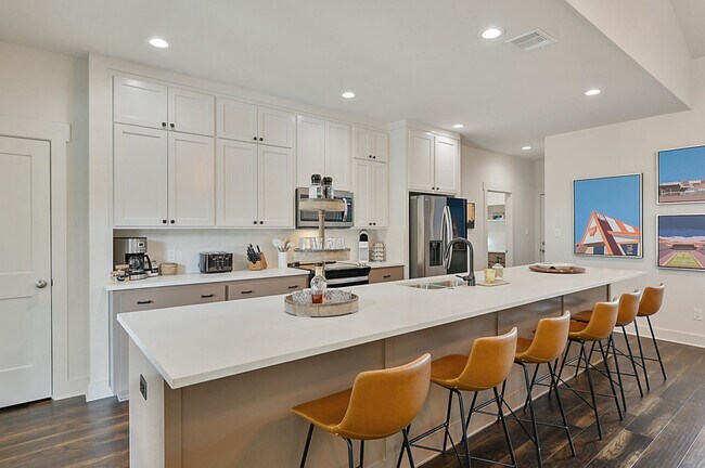 Building Photo - 401 W Brookside Dr