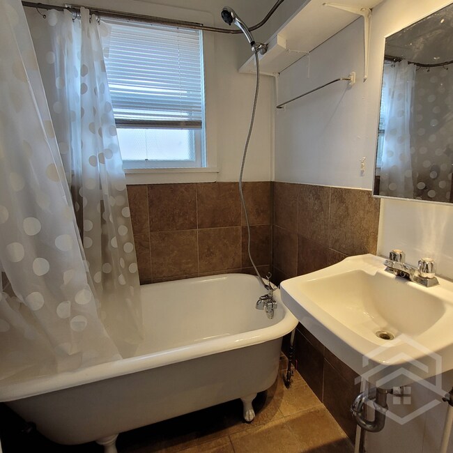 Photo du bâtiment - 2-Bedroom Apartment in Tillsonburg!!