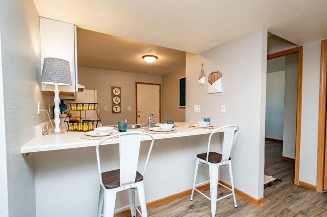 Building Photo - Eagle's Nest Apartments