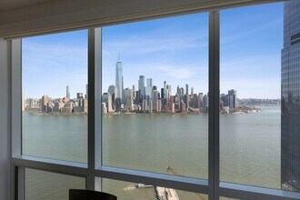 Building Photo - 77 Hudson St