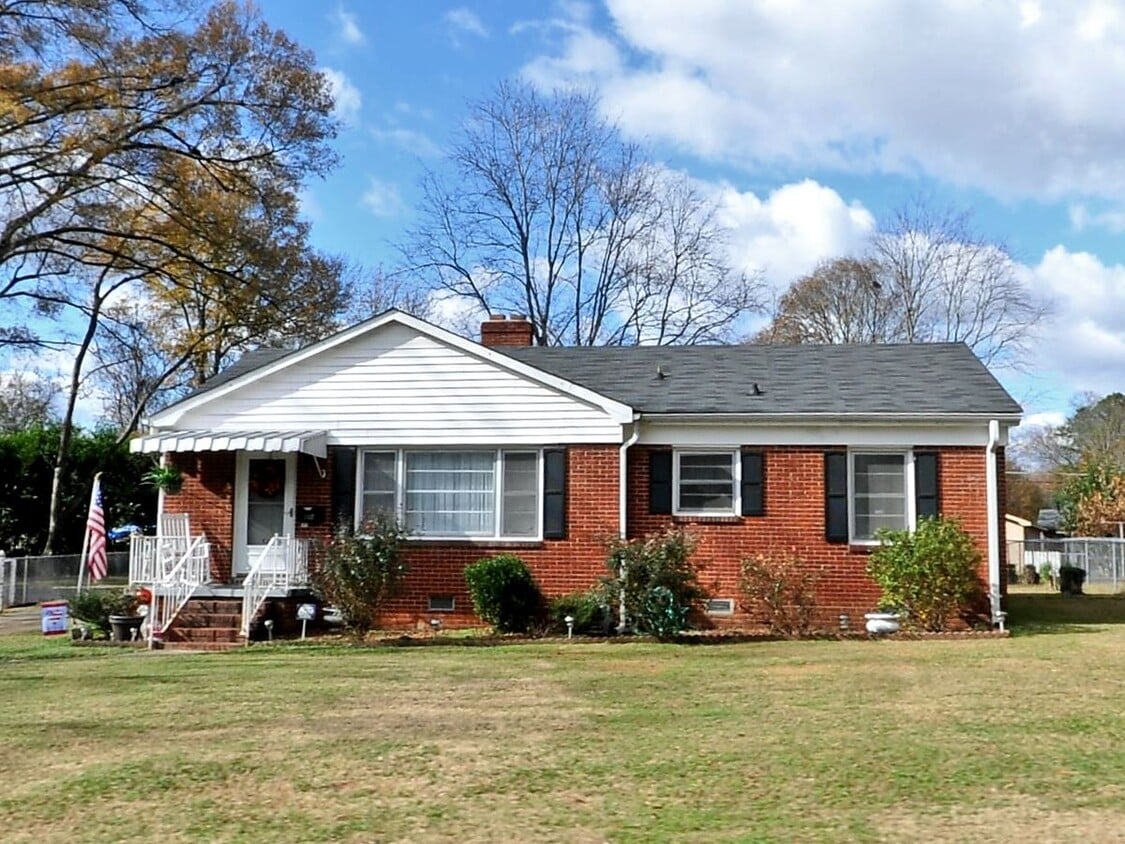 Foto principal - 1107 Dresden Dr W