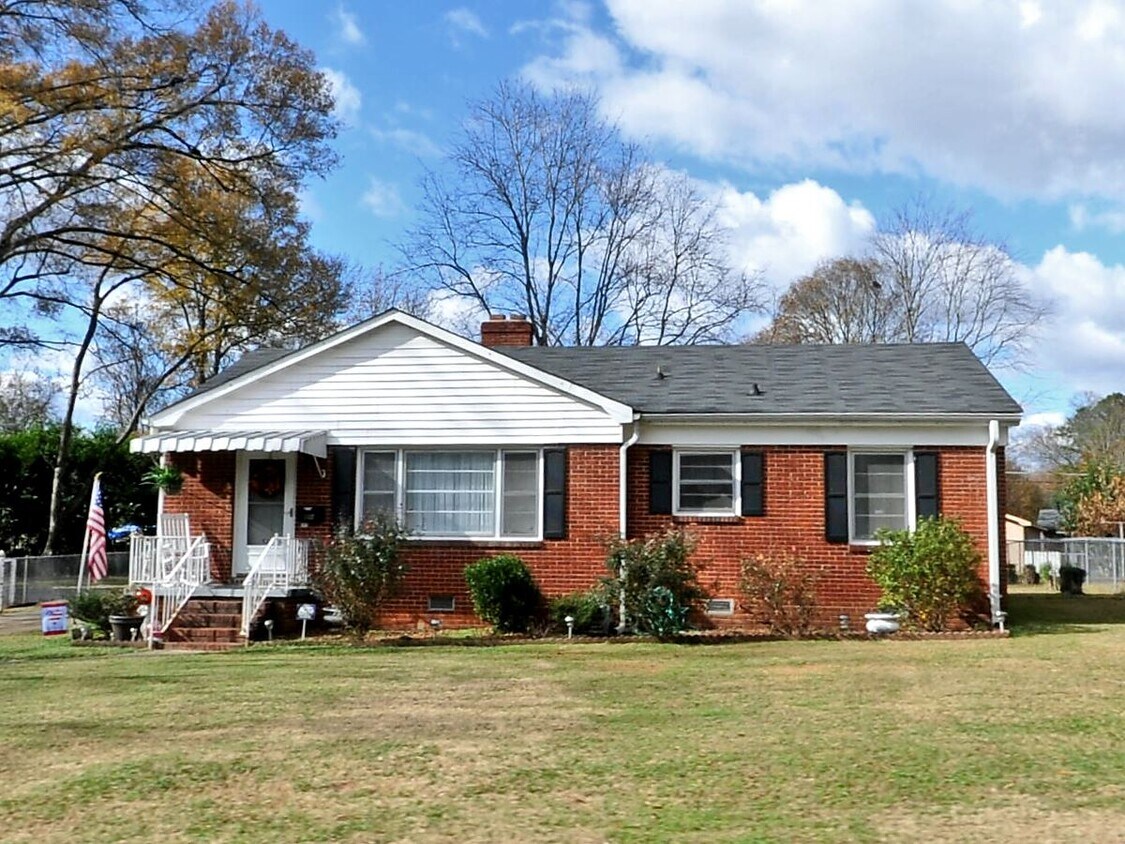 Primary Photo - 1107 Dresden Dr W