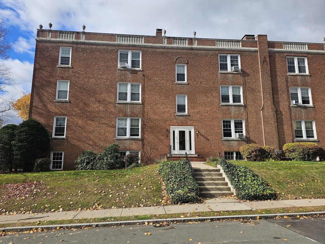 Primary Photo - 5A Robin Rd