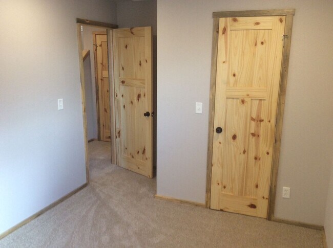 Building Photo - 3 BEDROOMS, 2 BATHROOMS, 2 CAR ATTACHED GA...