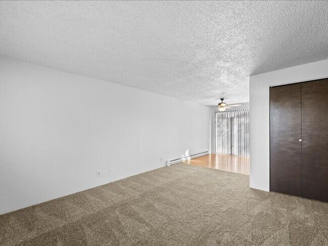 Building Photo - 224 W 21st Ave