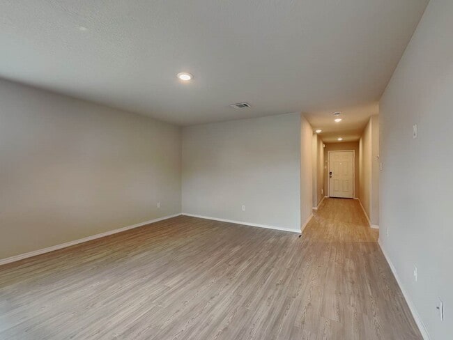 Building Photo - 3342 Kornberg Dr