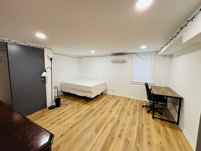 Building Photo - 2 Bedroom 1 Bath Duplex