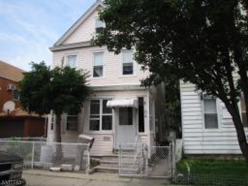 Primary Photo - 64 Russell St