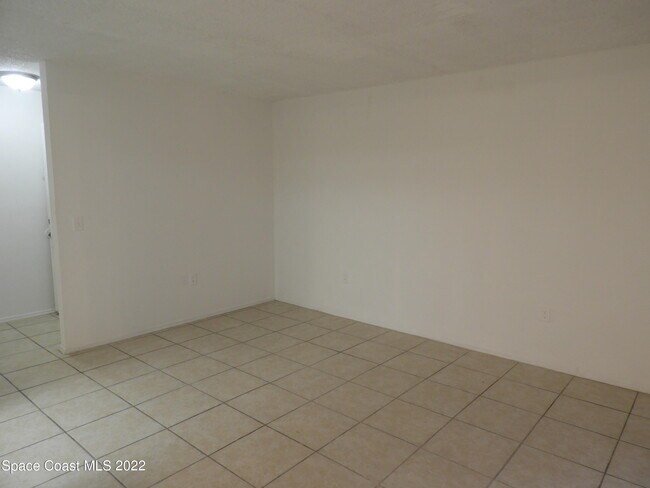 Foto del edificio - 5323 Pinewood Dr NE