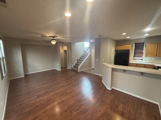 Foto del edificio - Spectacular 3 bed 2.5 bath home in Lincoln Crossing