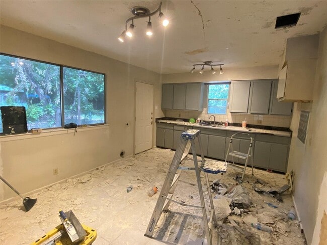 Foto del edificio - 1412 Oakwood Dr