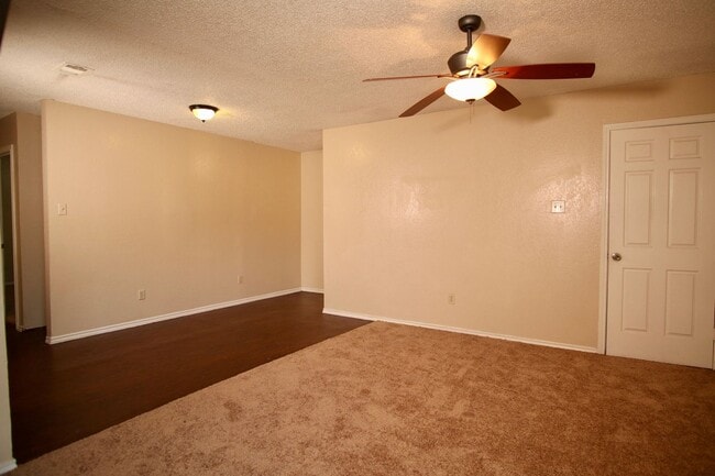 Building Photo - Apartment