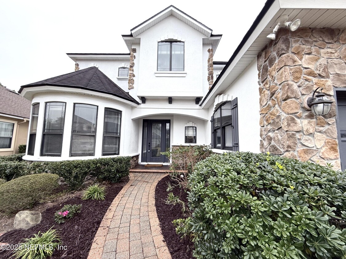 Foto principal - 3589 Sir Rogers Ct