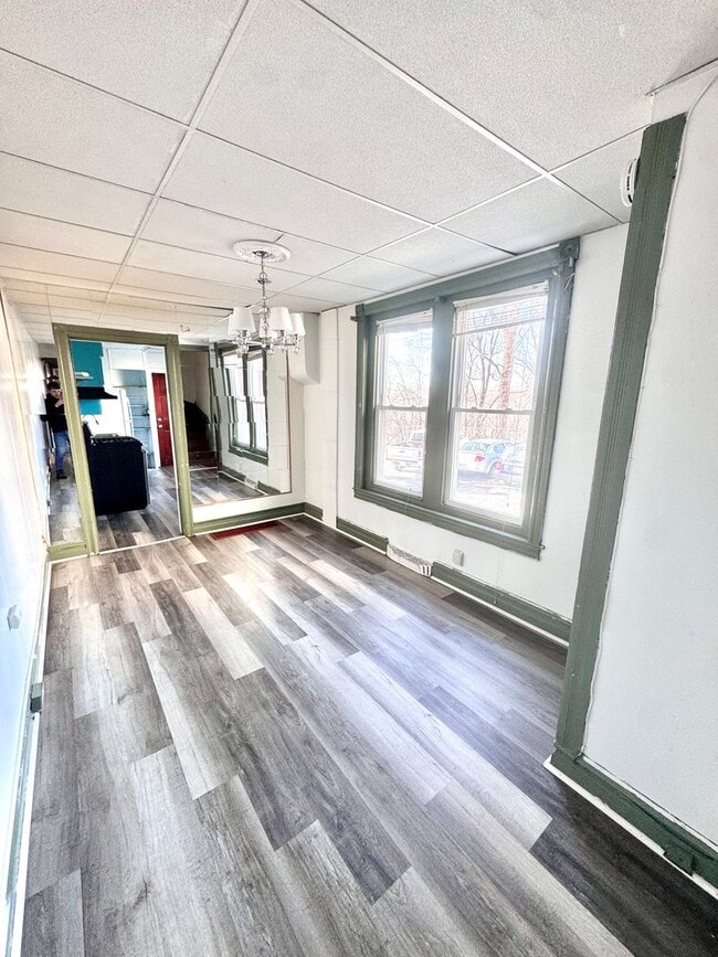 Building Photo - FOUR BEDROOM End of Row