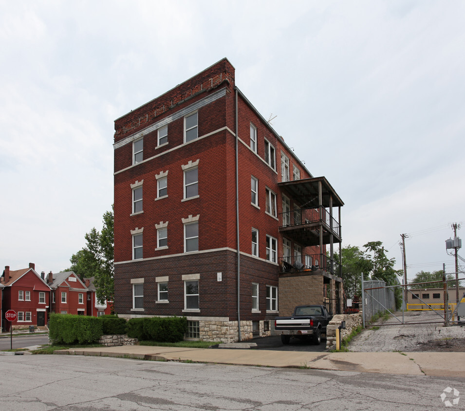 Foto del edificio - 1201-1203 Admiral Blvd