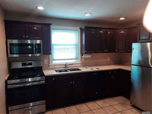 Building Photo - 7 Bayside Ave