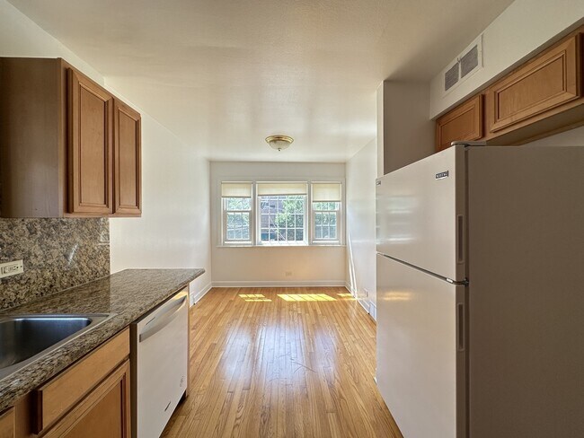 Building Photo - 5534 N Campbell Ave