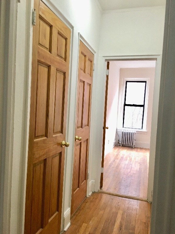 Foto del edificio - 233 E 3rd St