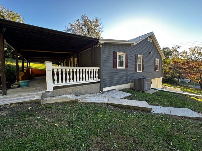 Building Photo - 4 bedroom/2 bath home for rent in Morristo...