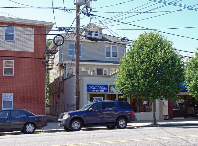 Building Photo - 8525 Kennedy Blvd