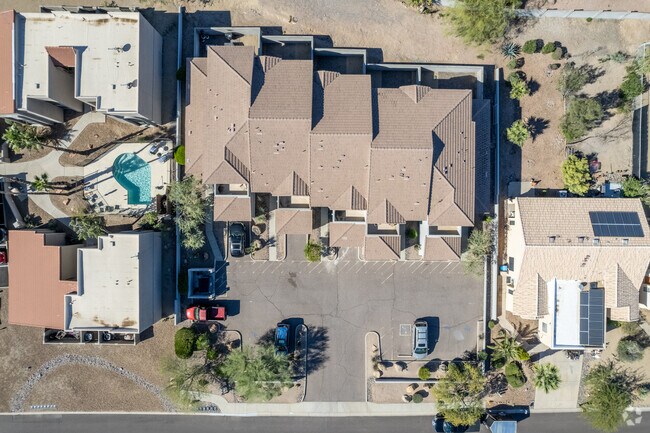 Foto del edificio - Hillmar Townhomes