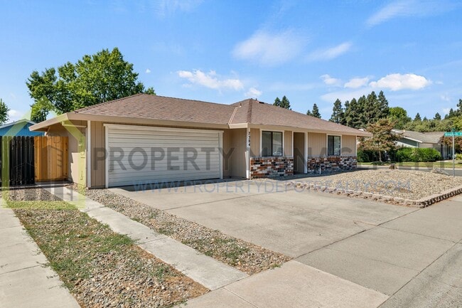 Building Photo - Desirable Pocket-Greenhaven Half-Plex for ...
