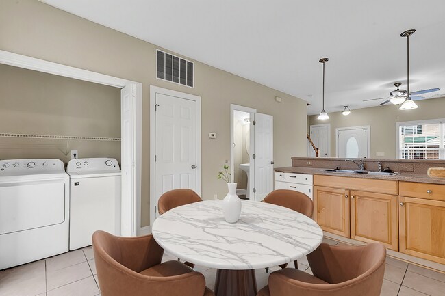 Foto del edificio - Are You Feeling Extra Lucky Today? You should with free application fees until Friday!