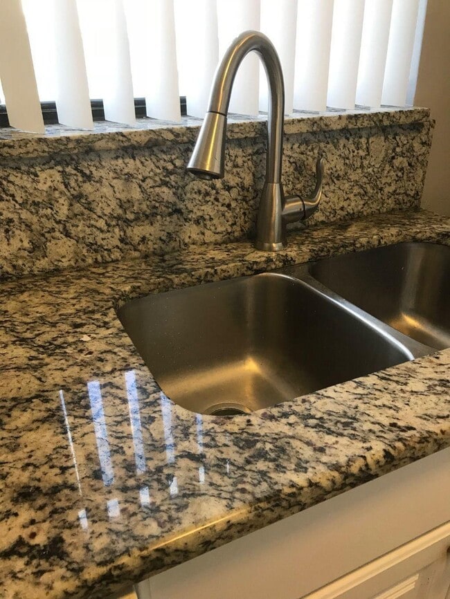 Foto del edificio - 5402 Bayside Dr