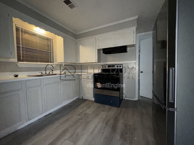 Building Photo - 1126 Barbara Ann Dr