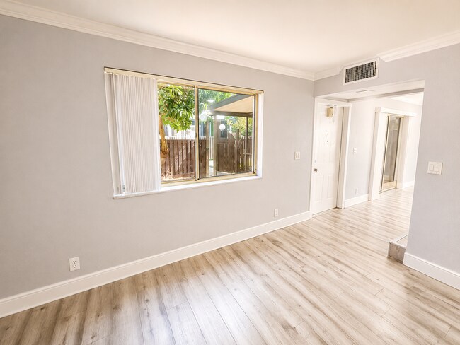 Foto del edificio - 2148 Sherwood Forest Blvd
