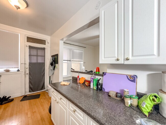 Building Photo - 945 Judson Ave