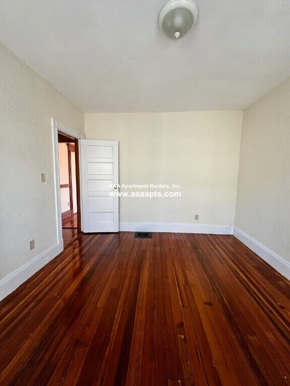 Foto del edificio - 141 Cottage St