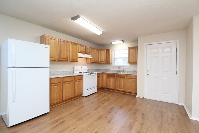 Building Photo - 3 bedroom patio home near Downtown Pensaco...