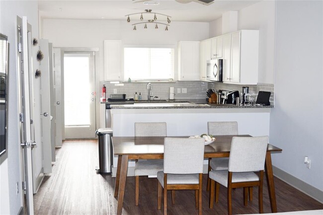 Foto del edificio - 12185 Chelsea Glen Pl