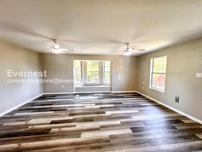 Building Photo - 1217 Hendrix Ave