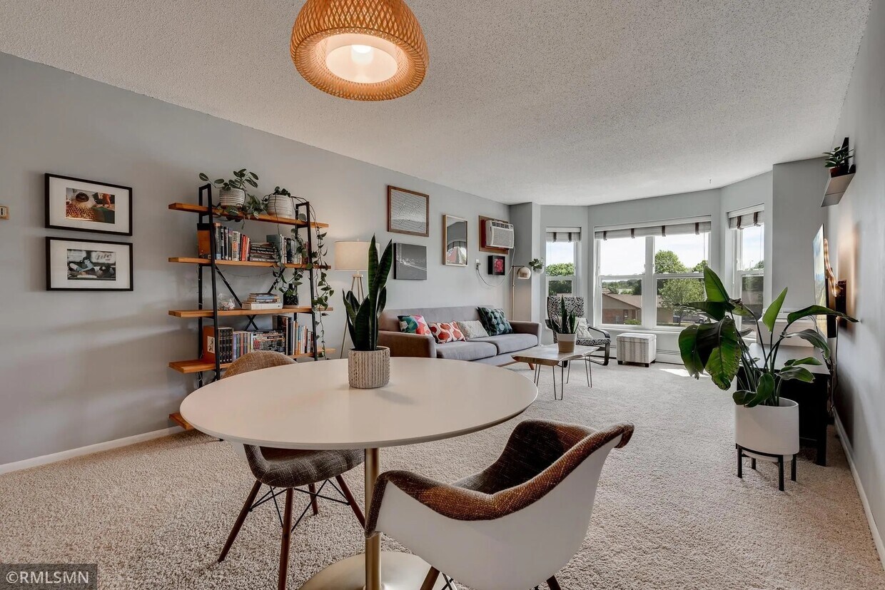 Foto principal - 720 3rd Ave NE
