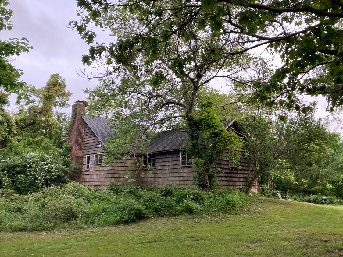 Foto principal - 452 Montauk Hwy