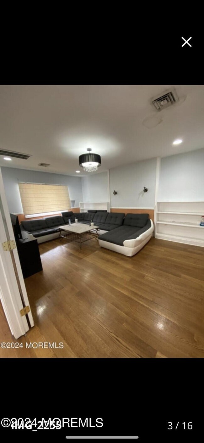 Foto del edificio - 143 Oakwood Ave