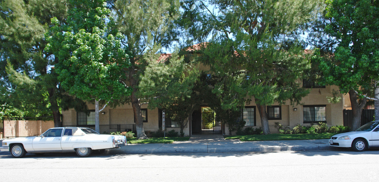 Building Photo - 24846 Walnut St