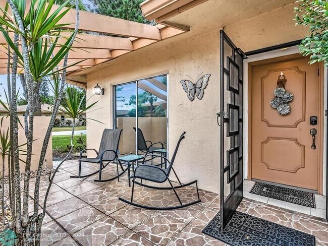 Building Photo - 13323 Pineapple Palm Ct