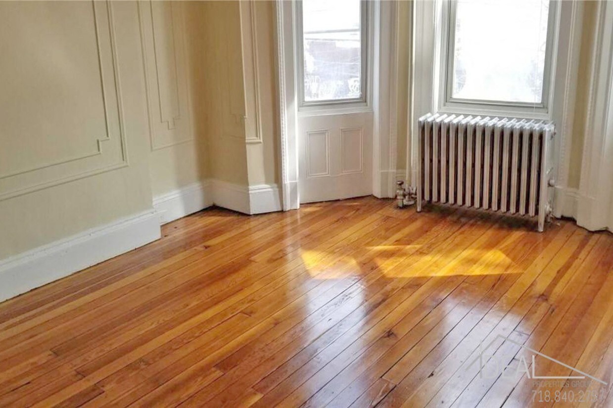 Primary Photo - Amazing 3 Bedroom for Rent in Cypress Hills