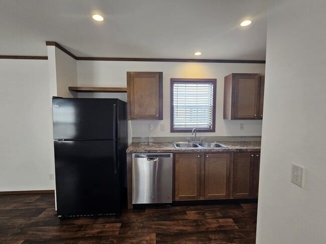 Building Photo - 76 Meggan Dr