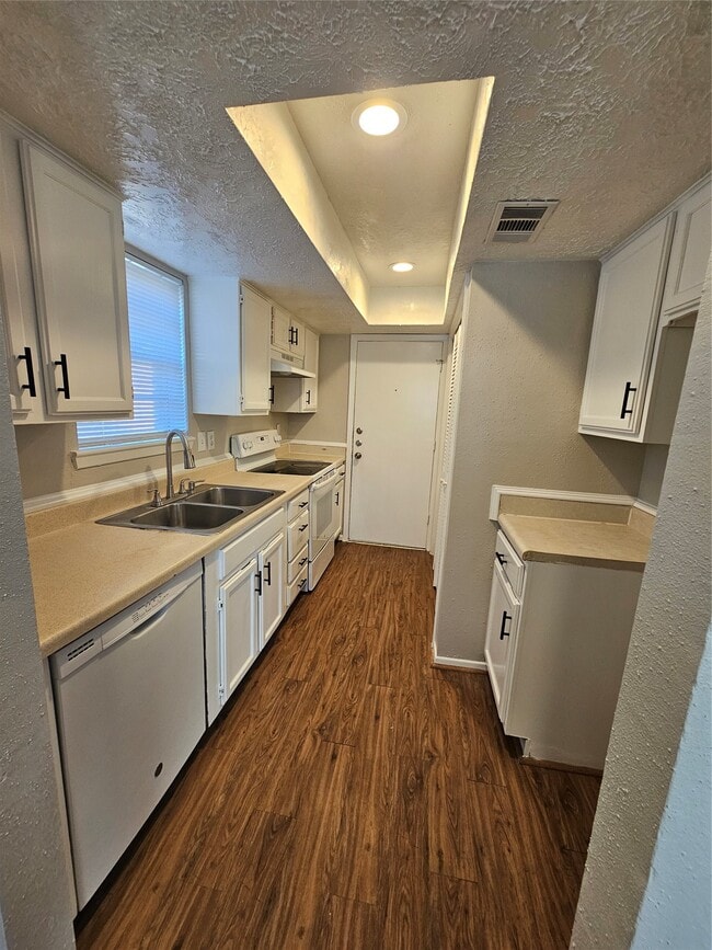 Building Photo - 2714 Lower Valley Dr