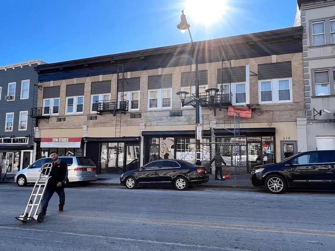 Primary Photo - 510 Clinton Ave
