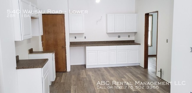 Building Photo - Lower Duplex!