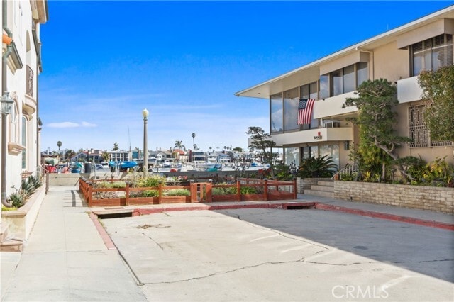 Building Photo - 47 57th Pl